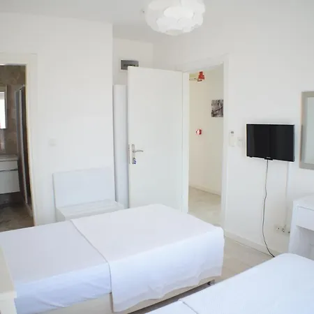 לינה וארוחת בוקר Forever Boutique (adults Only) אלאקאטי